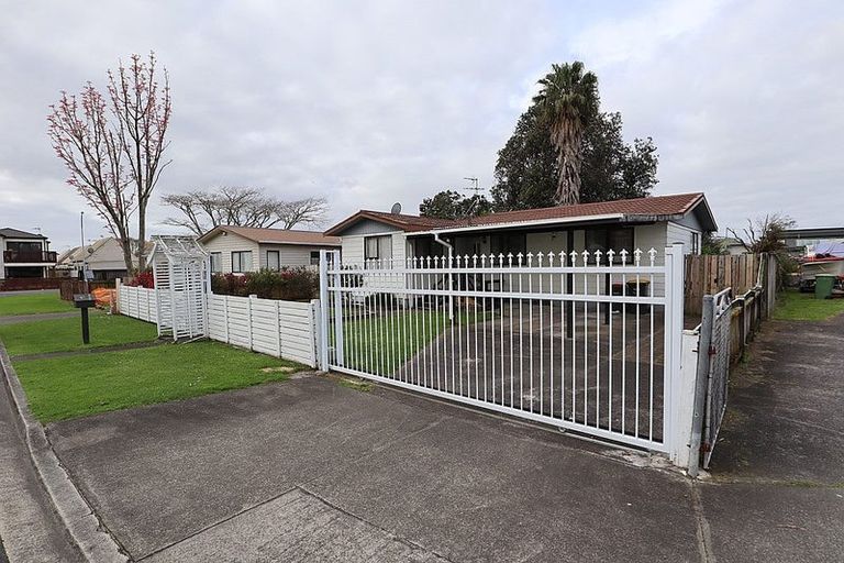 Photo of property in 4 Le Havre Place, Takanini, 2112