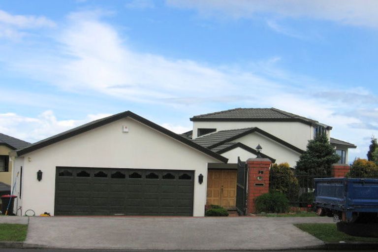 Photo of property in 39 Ribbonwood Crescent, Goodwood Heights, Auckland, 2105