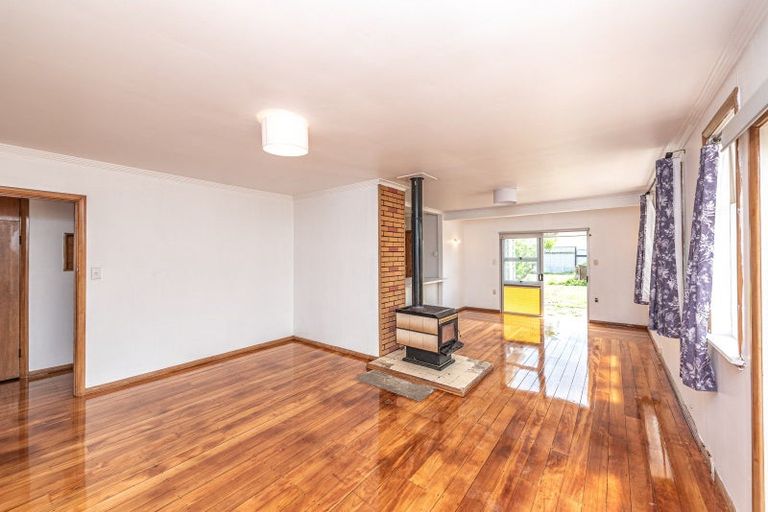 Photo of property in 104 Weraroa Road, Waverley, 4510