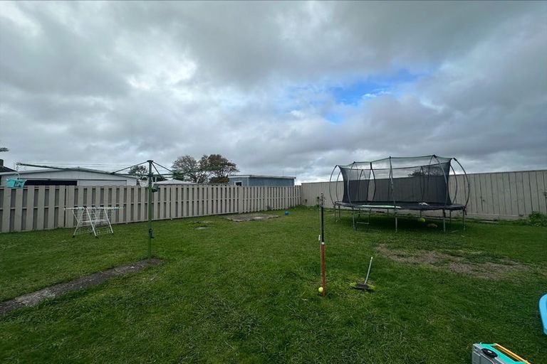 Photo of property in 38 Smythe Road, Henderson, Auckland, 0612