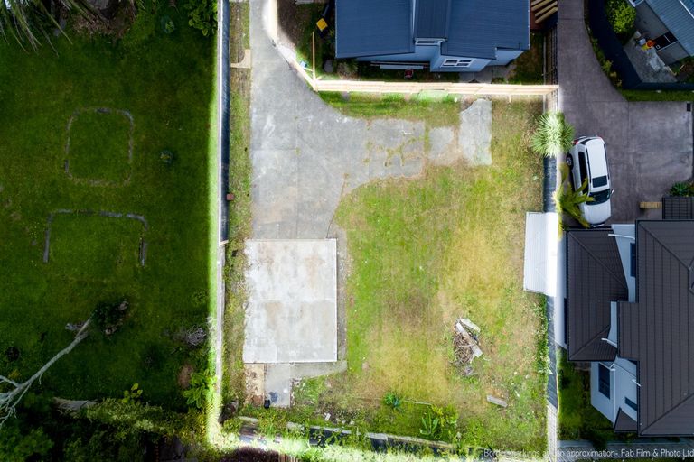 Photo of property in 3a Crompton Road, Massey, Auckland, 0614