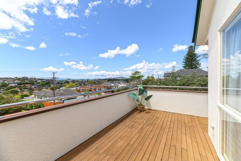 Photo of property in 1/26 Quebec Road, Milford, Auckland, 0620