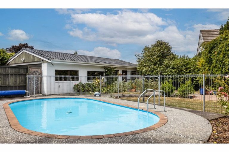 Photo of property in 19 Joyce Crescent, Ilam, Christchurch, 8041