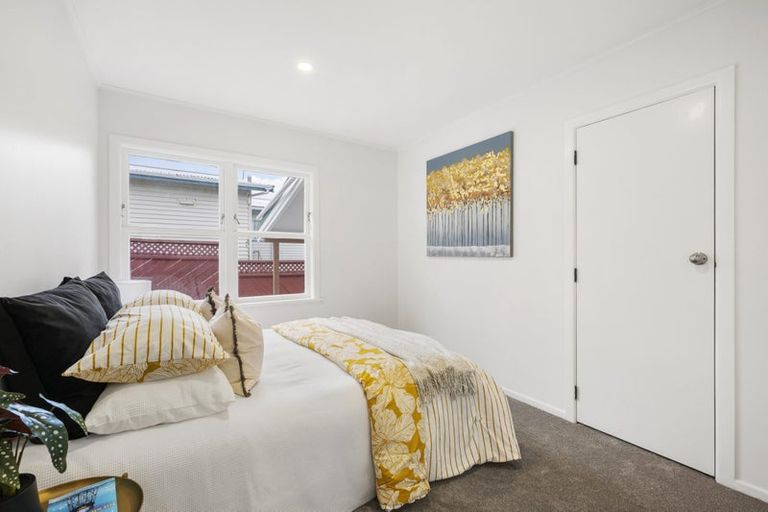 Photo of property in 26 Waiwera Crescent, Maupuia, Wellington, 6022