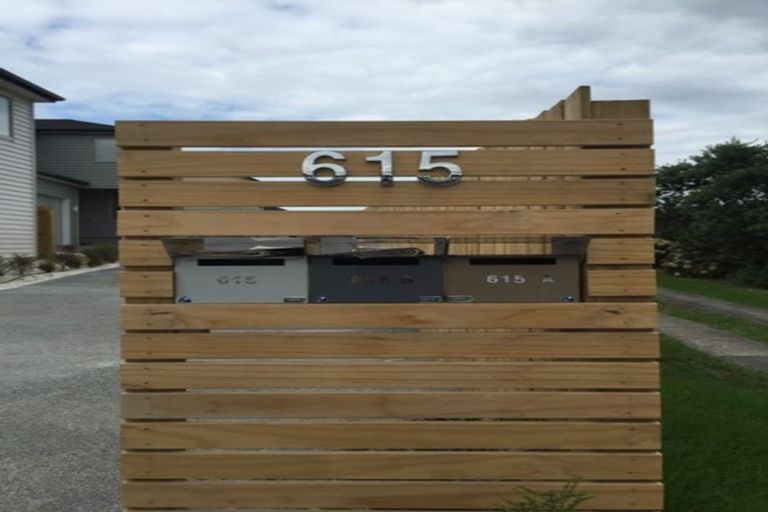 Photo of property in 615 Glenfield Road, Totara Vale, Auckland, 0629