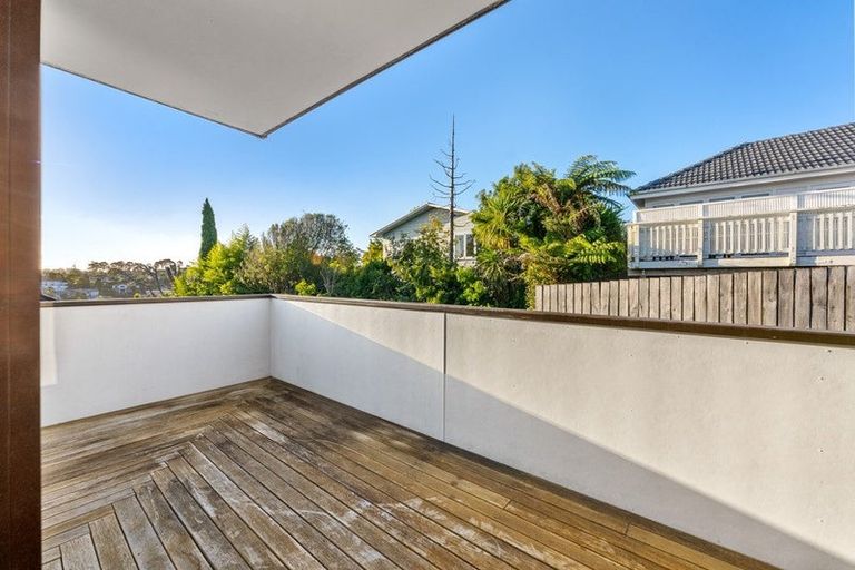 Photo of property in 1/14a Richards Avenue, Forrest Hill, Auckland, 0620