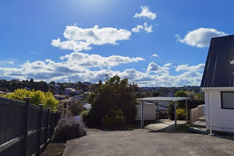 Photo of property in 2/13 Cheryl Place, Hillcrest, Auckland, 0627