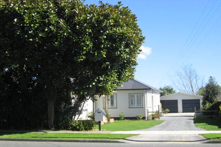 Photo of property in 69 Queenwood Road, Levin, 5510