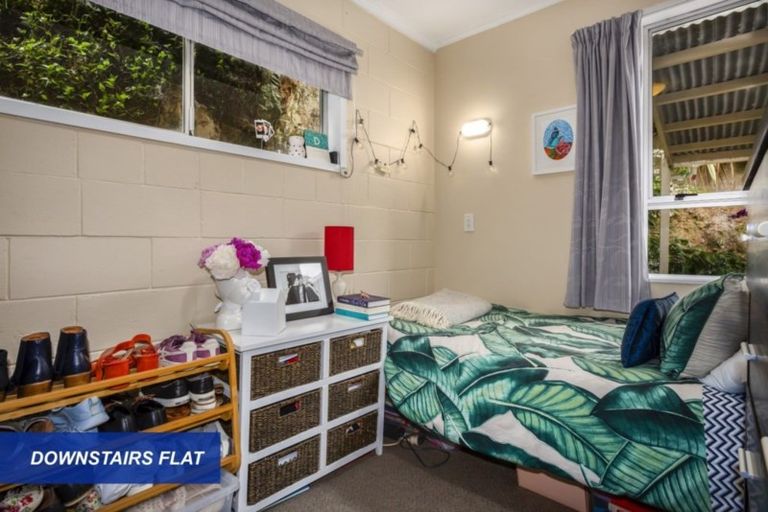 Photo of property in 2 Kenef Road, Paremata, Porirua, 5024