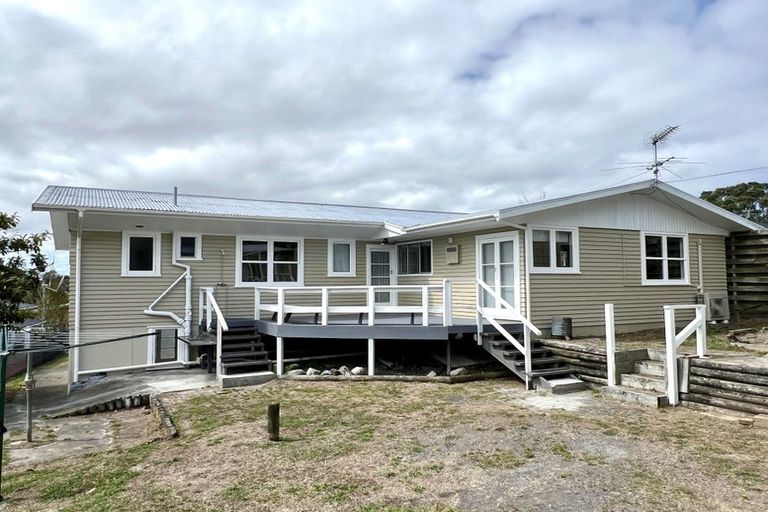 Photo of property in 5 Lex Avenue, Green Bay, Auckland, 0604