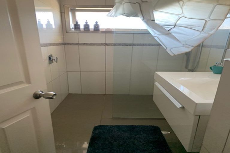 Photo of property in 41 Lynwood Road, New Lynn, Auckland, 0600