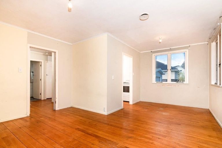 Photo of property in 48 Longburn Road, Henderson, Auckland, 0610