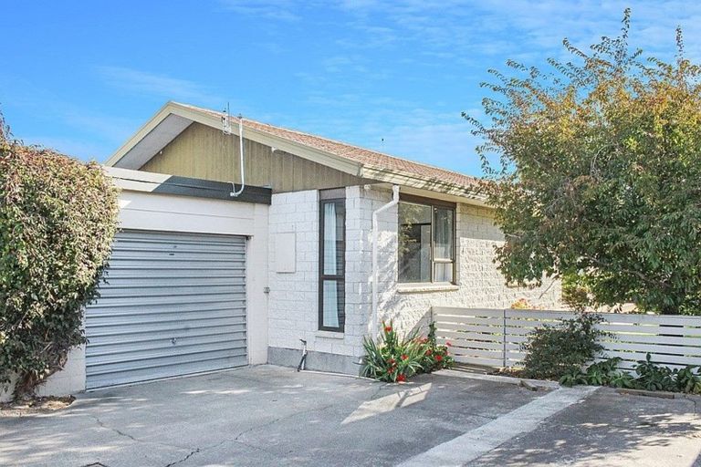 Photo of property in 1/11 Manor Place, Bryndwr, Christchurch, 8053