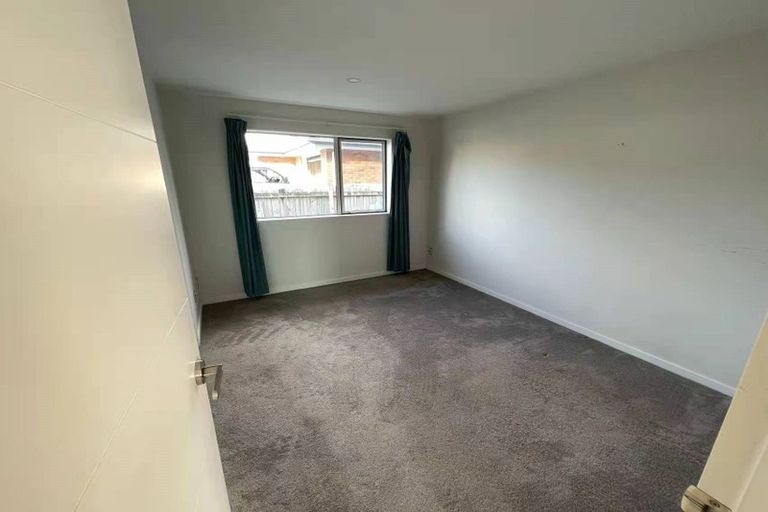 Photo of property in 22c Buscomb Avenue, Henderson, Auckland, 0610