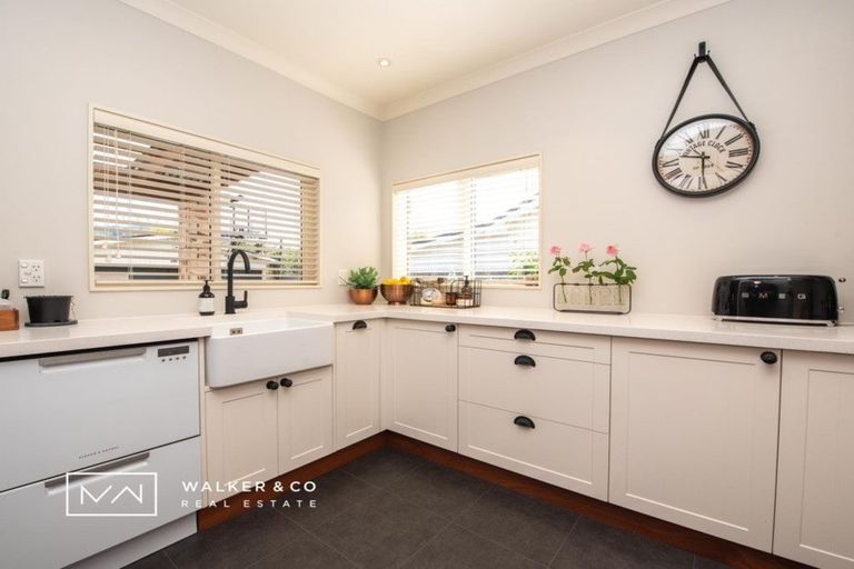 Photo of property in 15 Pempsey Street, Silverstream, Upper Hutt, 5019