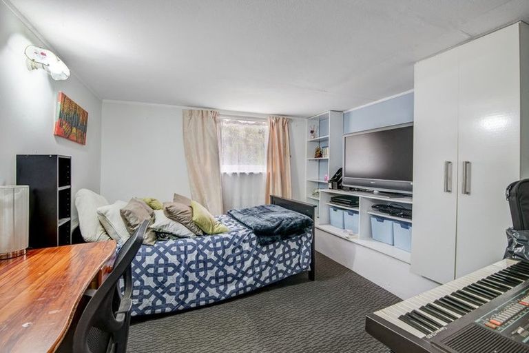 Photo of property in 1/73 Chivalry Road, Glenfield, Auckland, 0629