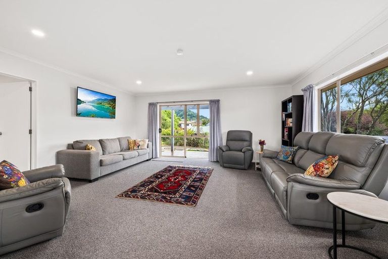 Photo of property in 67 Moana View Road, Waikawa, Picton, 7220