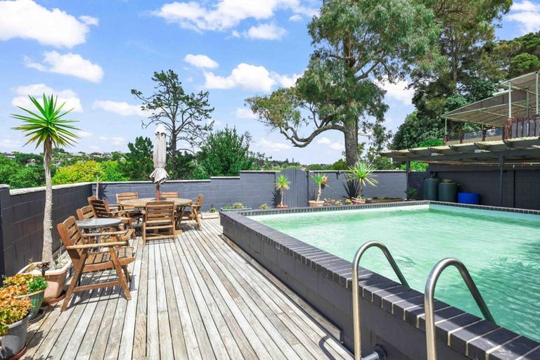 Photo of property in 1/170 Stapleford Crescent, Browns Bay, Auckland, 0630