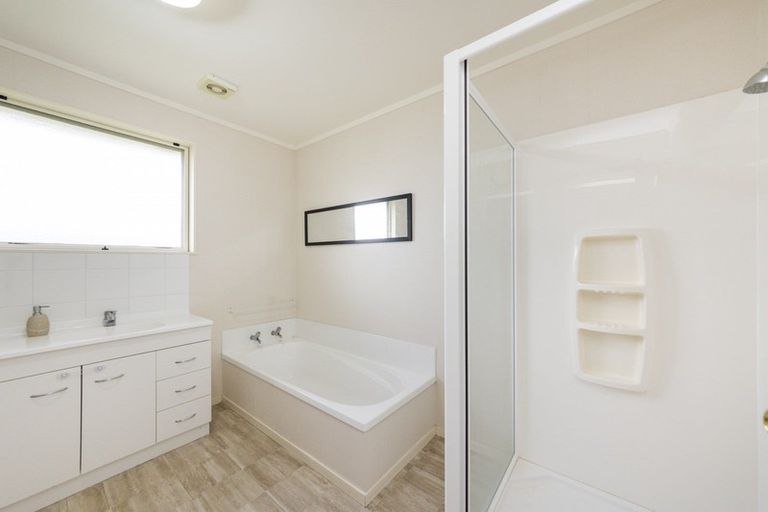 Photo of property in 24 Logan Way, Kelvin Grove, Palmerston North, 4414