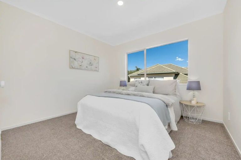 Photo of property in 28 Santa Ana Drive, Dannemora, Auckland, 2016