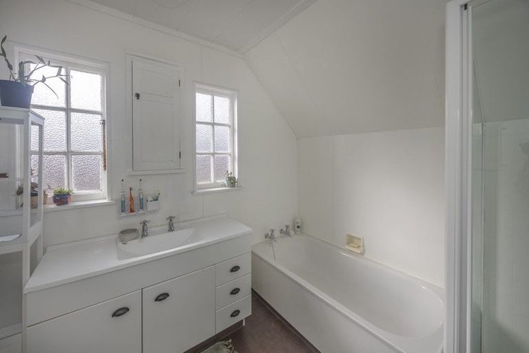 Photo of property in 76 Wharfe Street, South Hill, Oamaru, 9400