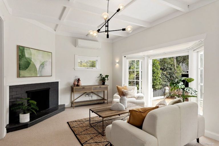 Photo of property in 20 Alberta Street, Point Chevalier, Auckland, 1022
