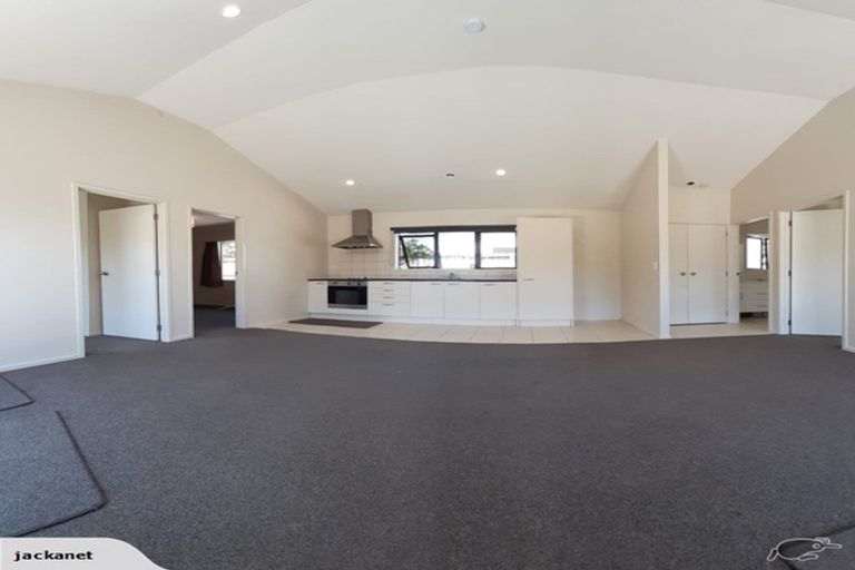 Photo of property in 28a Kamara Road, Glen Eden, Auckland, 0602