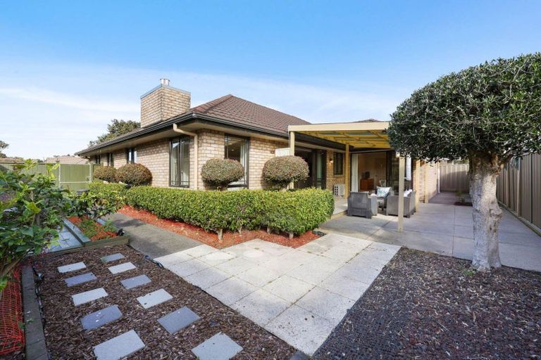Photo of property in 16 Erceg Way, Rosehill, Papakura, 2113