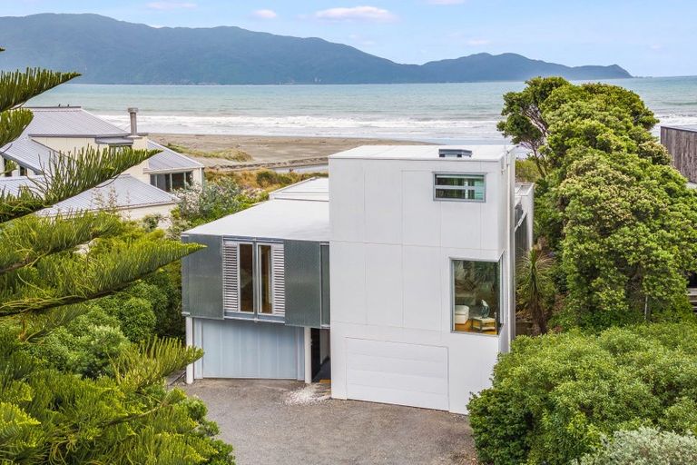 Photo of property in 31 Field Way, Waikanae Beach, Waikanae, 5036