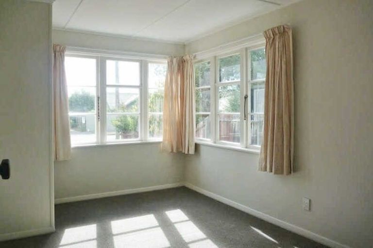 Photo of property in 5 Pitcairn Crescent, Bryndwr, Christchurch, 8053
