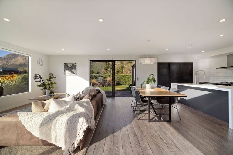 Photo of property in 3 Caithness Court, Jacks Point, Queenstown, 9371