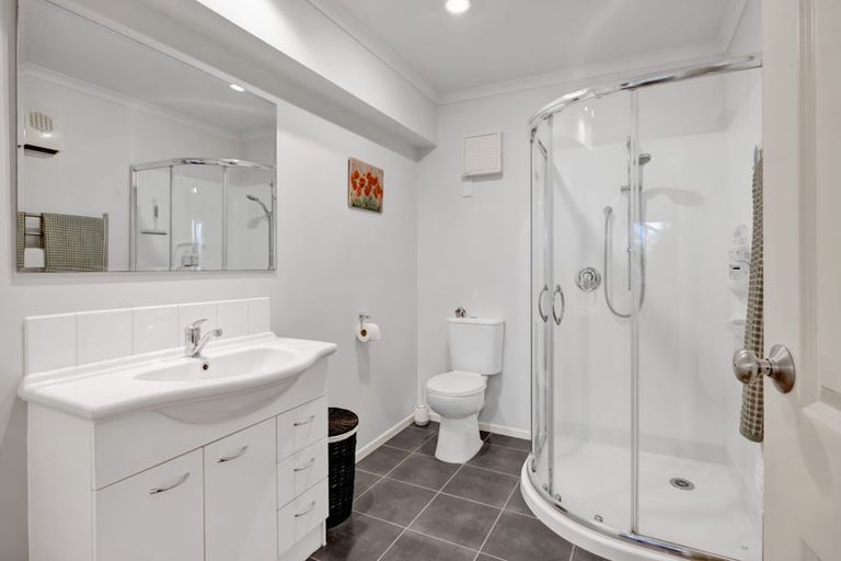 Photo of property in 21 Longview Drive, Merrilands, New Plymouth, 4312