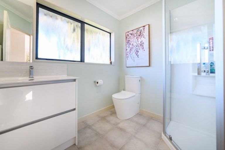 Photo of property in 12 Mana Place, Awapuni, Palmerston North, 4412