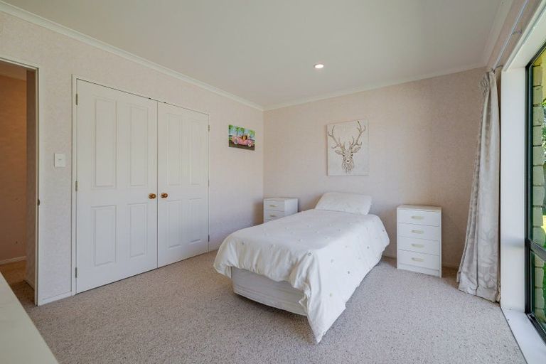 Photo of property in 8 Rothesay Place, Highbury, Palmerston North, 4412