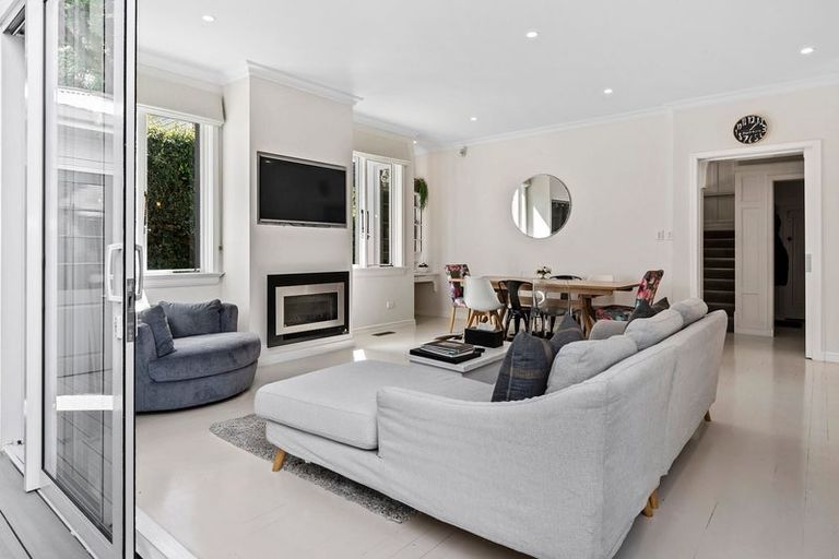 Photo of property in 2 Katherine Avenue, Thorndon, Wellington, 6011