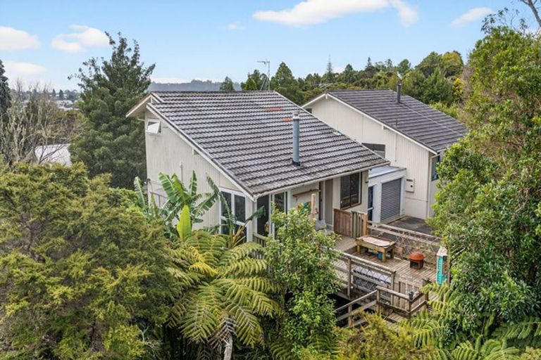 Photo of property in 2/39 Brunton Place, Glenfield, Auckland, 0629