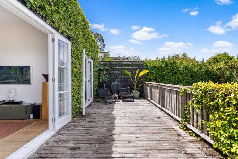 Photo of property in 1/14 Colonial Road, Birkenhead, Auckland, 0626