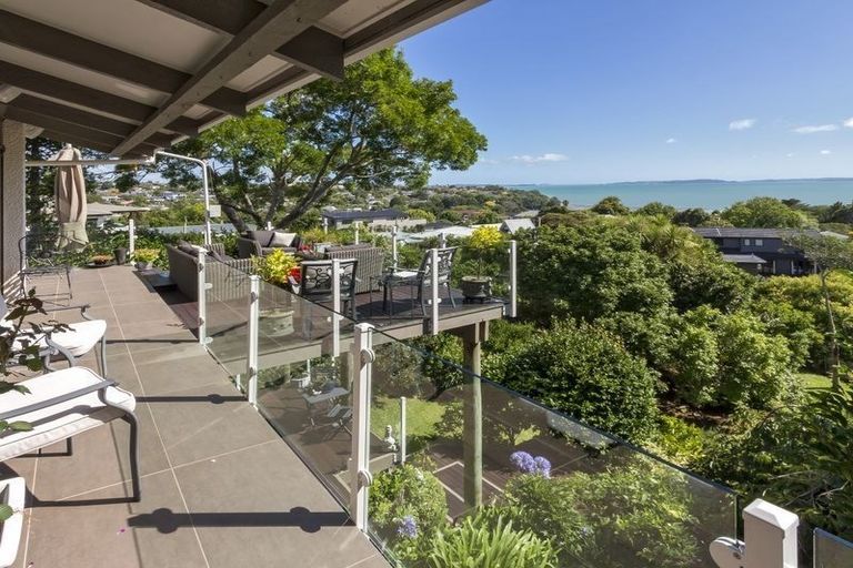 Photo of property in 16 Pounamu Place, Shelly Park, Auckland, 2014