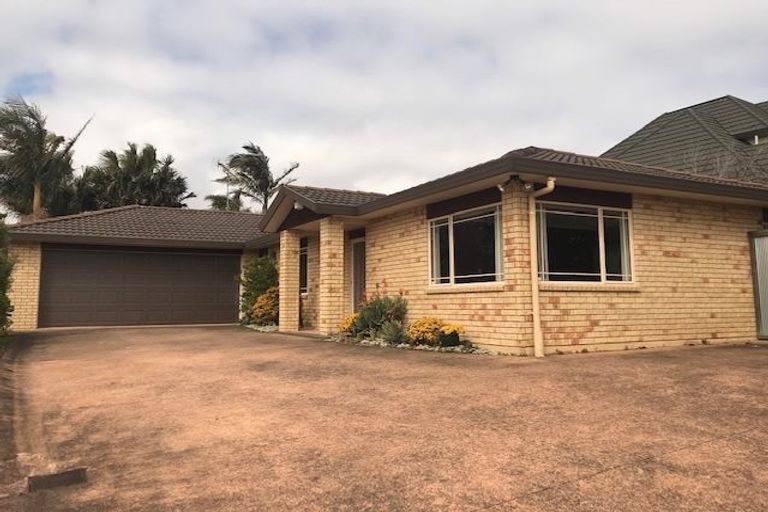 Photo of property in 22 Ruze Vida Drive, Massey, Auckland, 0614