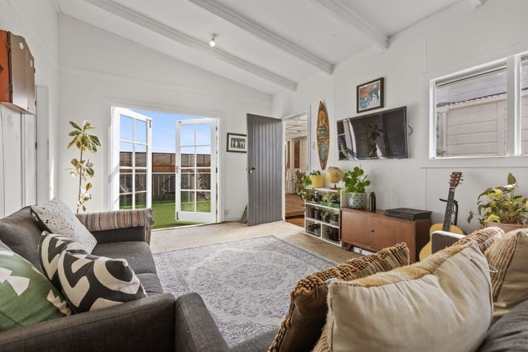 Photo of property in 54 Belt Road, New Plymouth, 4310