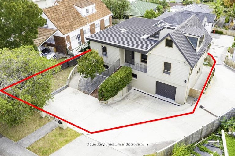 Photo of property in 152 Luckens Road, West Harbour, Auckland, 0618