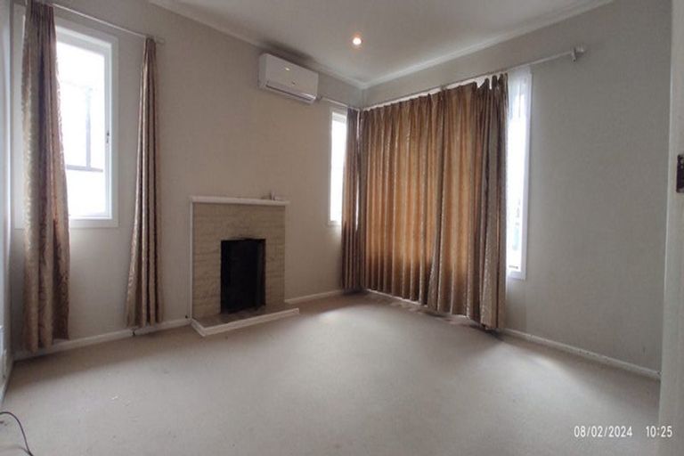 Photo of property in 25 Kirrie Avenue, Te Atatu South, Auckland, 0610