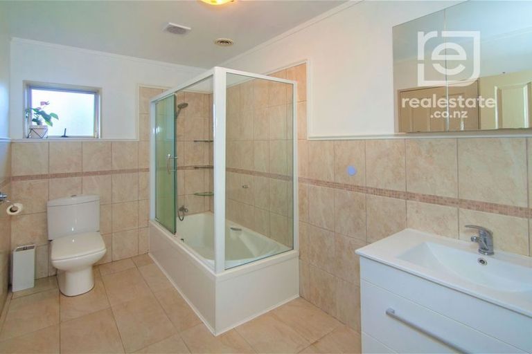 Photo of property in 28 Carlas Way, Ranui, Auckland, 0612