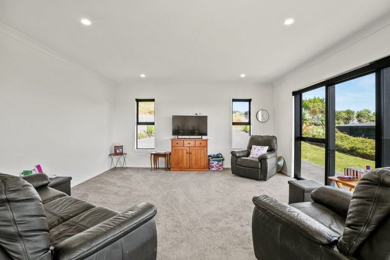 Photo of property in 3f Honeyfield Drive, Whalers Gate, New Plymouth, 4310