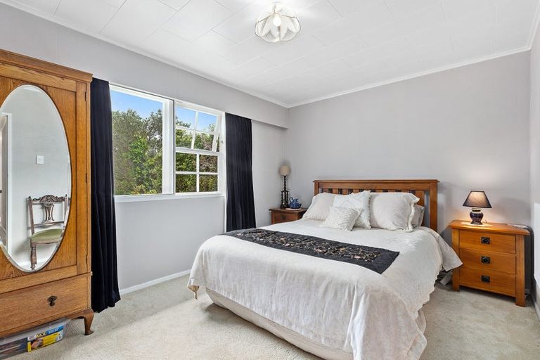 Photo of property in 28 Bartlett Grove, Tawa, Wellington, 5028