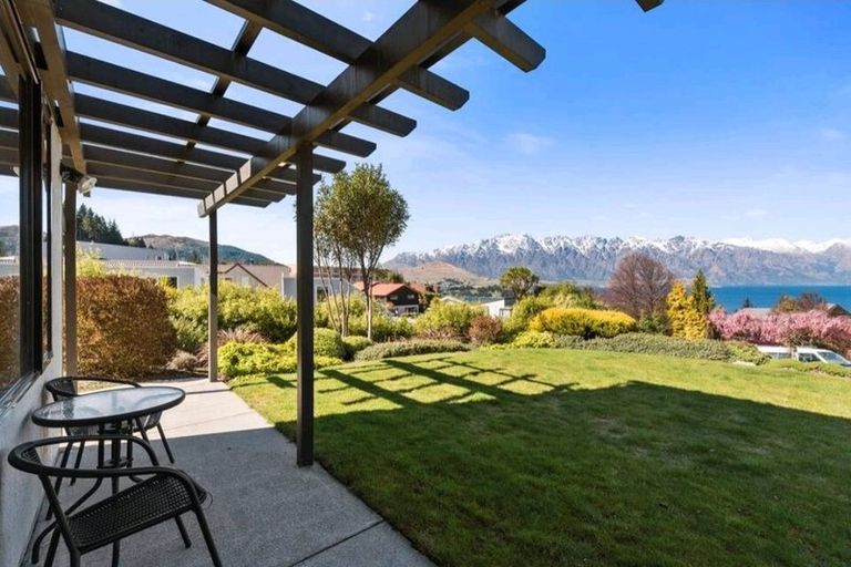 Photo of property in 4 Aspen Grove, Fernhill, Queenstown, 9300