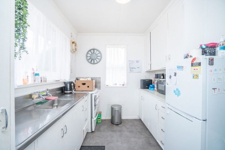 Photo of property in 12 Kowhai Avenue, Takaro, Palmerston North, 4410