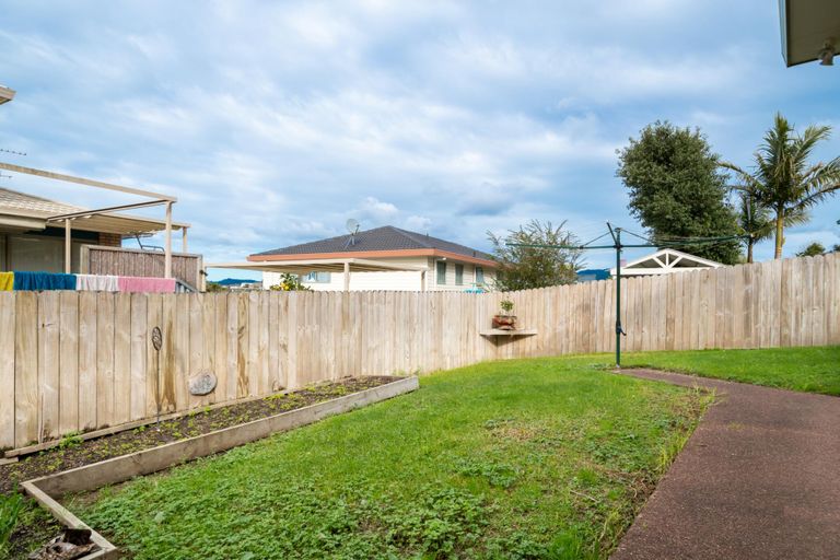 Photo of property in 28 San Bernadino Drive, Henderson, Auckland, 0612