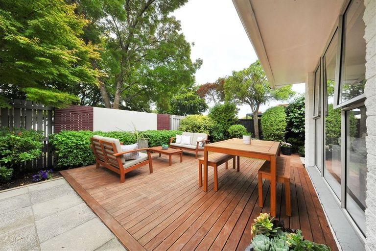 Photo of property in 35 Montclare Avenue, Avonhead, Christchurch, 8042