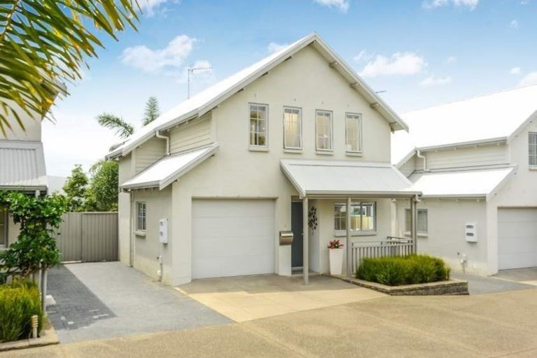 Photo of property in 11 Jomard Terrace, Northcross, Auckland, 0632
